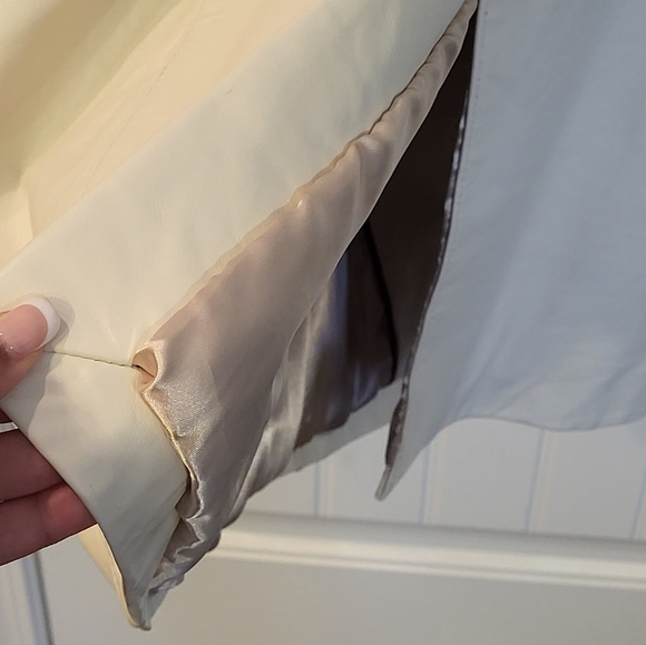 Classic Cream Leather Trench Coat - Picture 4 of 7